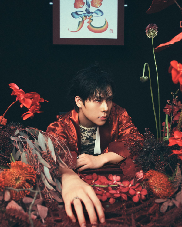 노란 수영복에 섹시한 몸매 어필하는 존예 처자