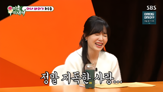 노란 수영복에 섹시한 몸매 어필하는 존예 처자