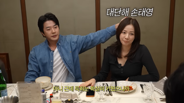 노란 수영복에 섹시한 몸매 어필하는 존예 처자