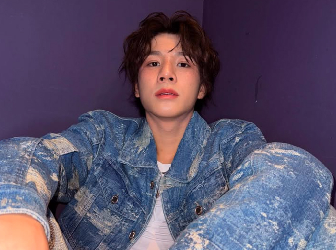 노란 수영복에 섹시한 몸매 어필하는 존예 처자