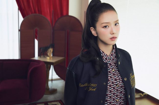 노란 수영복에 섹시한 몸매 어필하는 존예 처자