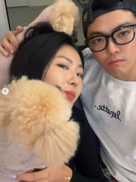 노란 수영복에 섹시한 몸매 어필하는 존예 처자