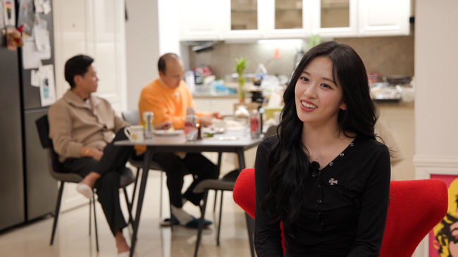 노란 수영복에 섹시한 몸매 어필하는 존예 처자