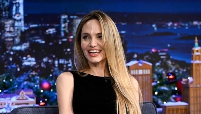 노란 수영복에 섹시한 몸매 어필하는 존예 처자