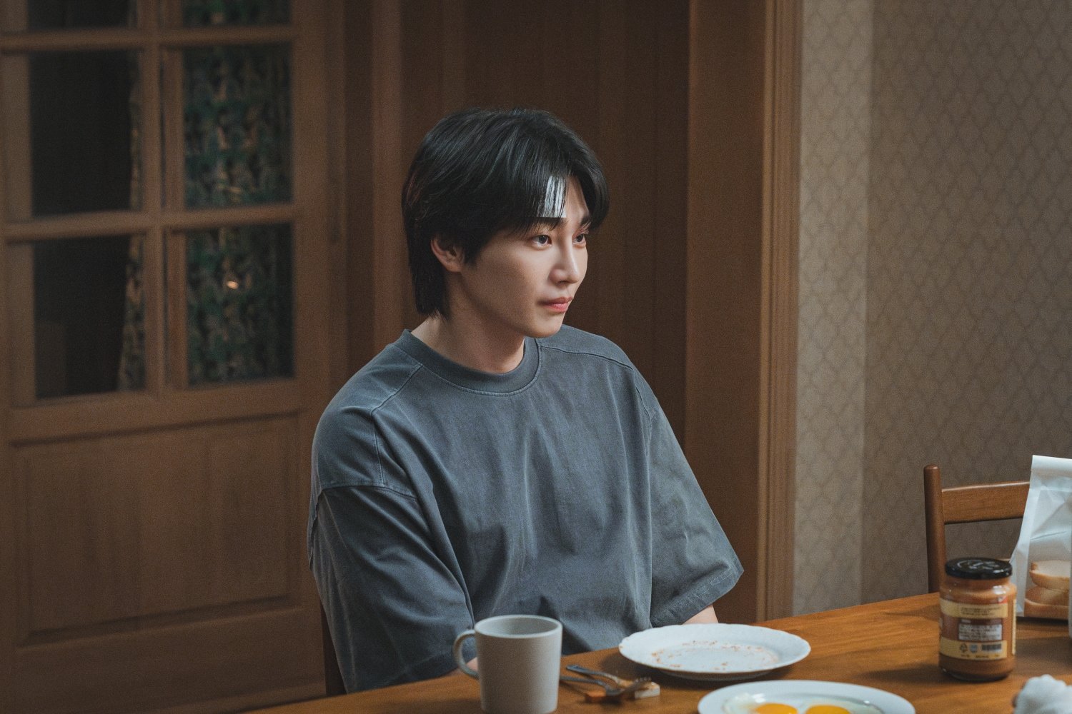 노란 수영복에 섹시한 몸매 어필하는 존예 처자