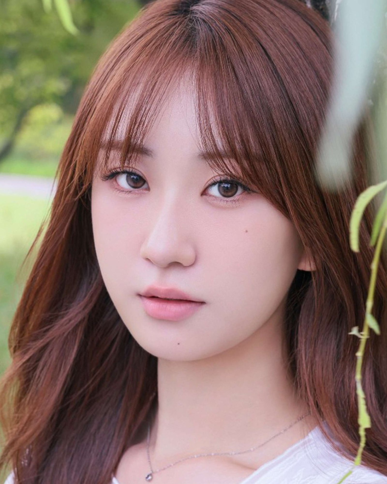 노란 수영복에 섹시한 몸매 어필하는 존예 처자