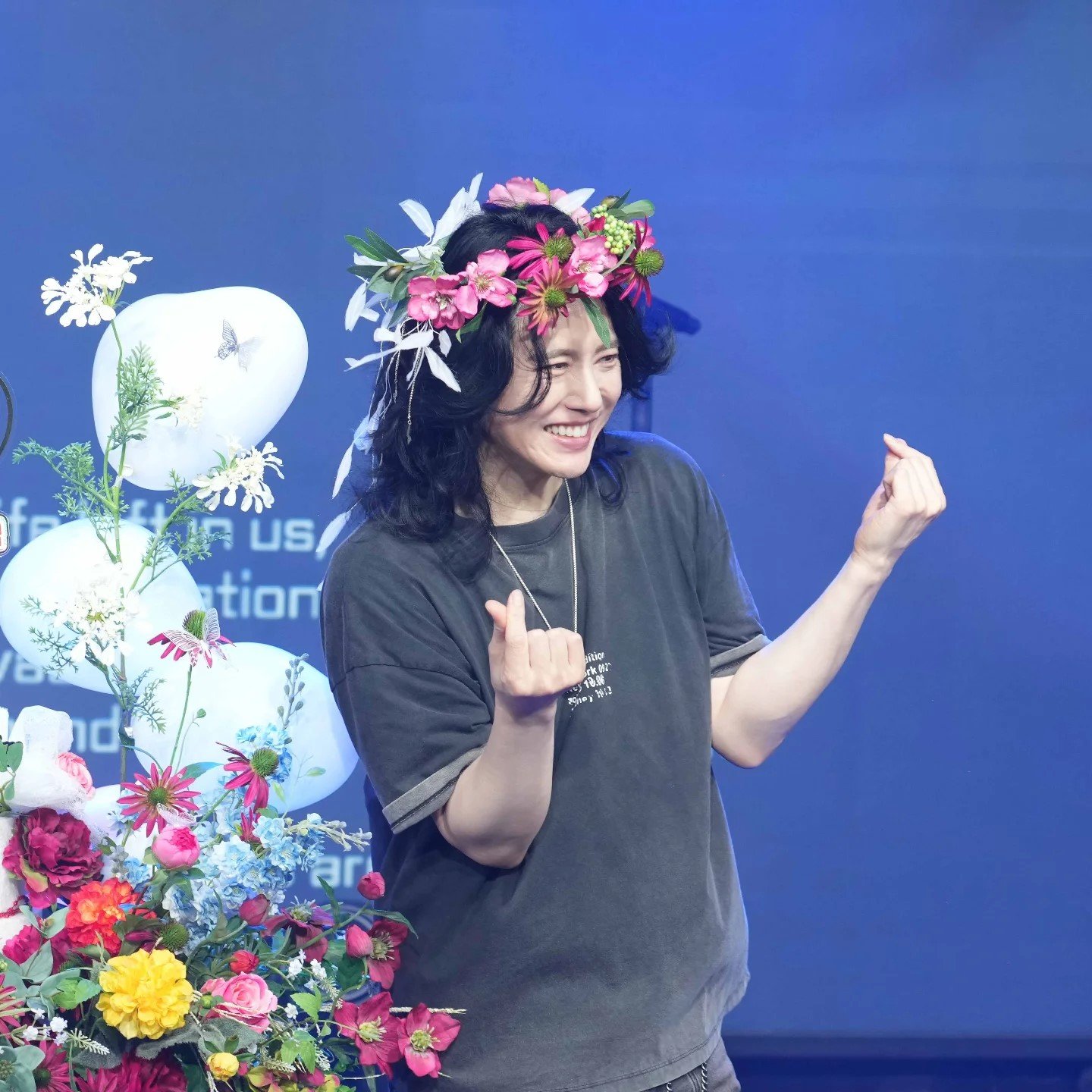 노란 수영복에 섹시한 몸매 어필하는 존예 처자