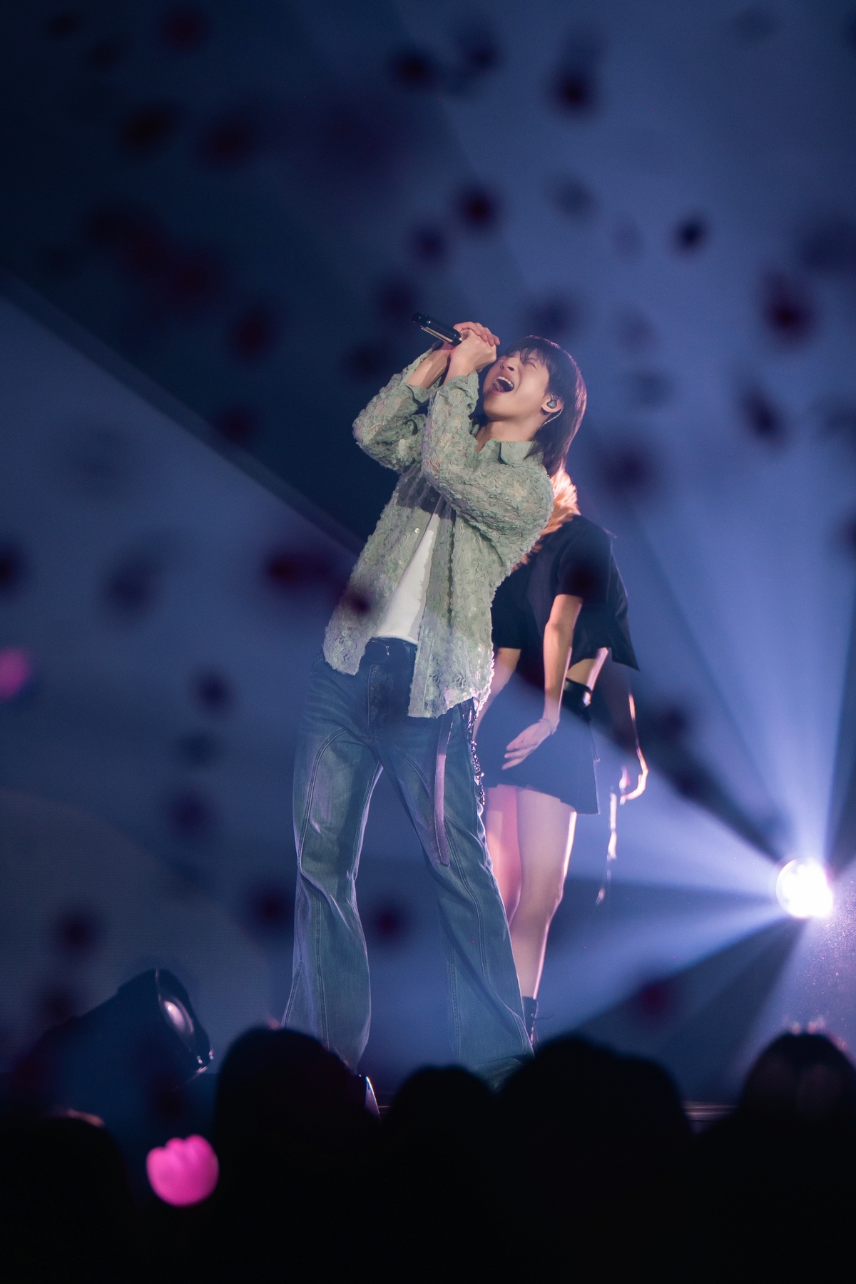 노란 수영복에 섹시한 몸매 어필하는 존예 처자