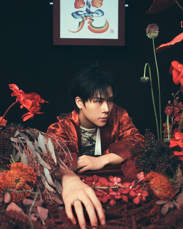 노란 수영복에 섹시한 몸매 어필하는 존예 처자