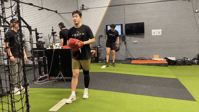 오버핸드로 투구하는 모습. /사진=박종훈 제공