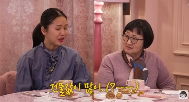 노란 수영복에 섹시한 몸매 어필하는 존예 처자