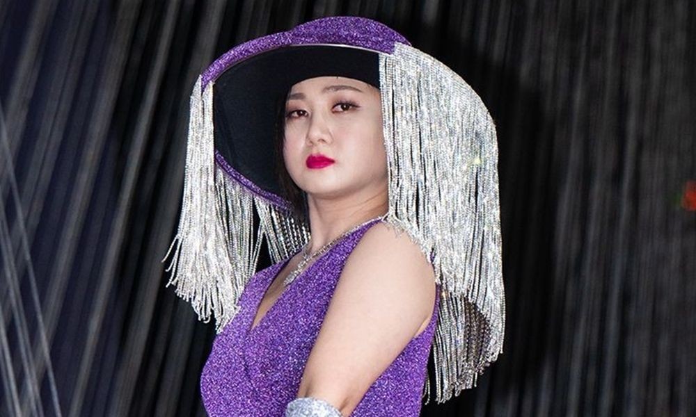 노란 수영복에 섹시한 몸매 어필하는 존예 처자