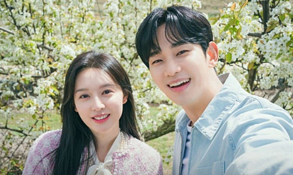 노란 수영복에 섹시한 몸매 어필하는 존예 처자