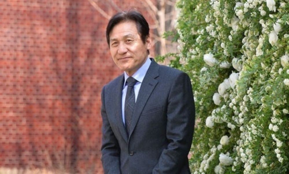 노란 수영복에 섹시한 몸매 어필하는 존예 처자