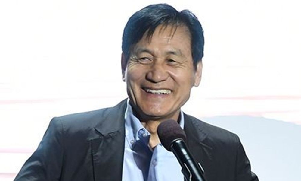 노란 수영복에 섹시한 몸매 어필하는 존예 처자