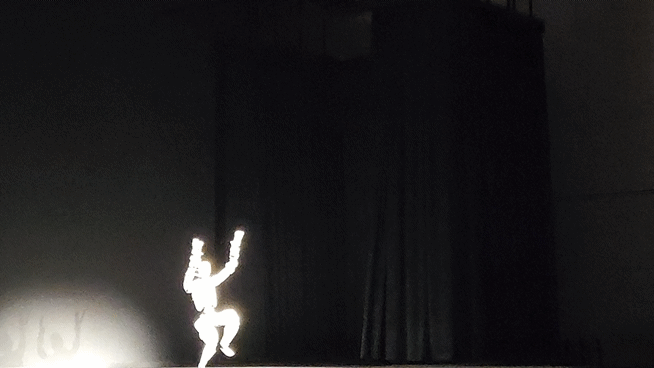 세계 최대 가전·정보기술 전시회 'CES 2026' 개막을 하루 앞둔 5일(현지시각) 미국 라스베이거스 만달레이베이에서 열린 현대차그룹 프레스 컨퍼런스에서 차세대 전동식 아틀라스 연구형 모델(왼쪽)이 아틀라스 개발형 모델을 소개하고 있다./영상=도다솔 기자