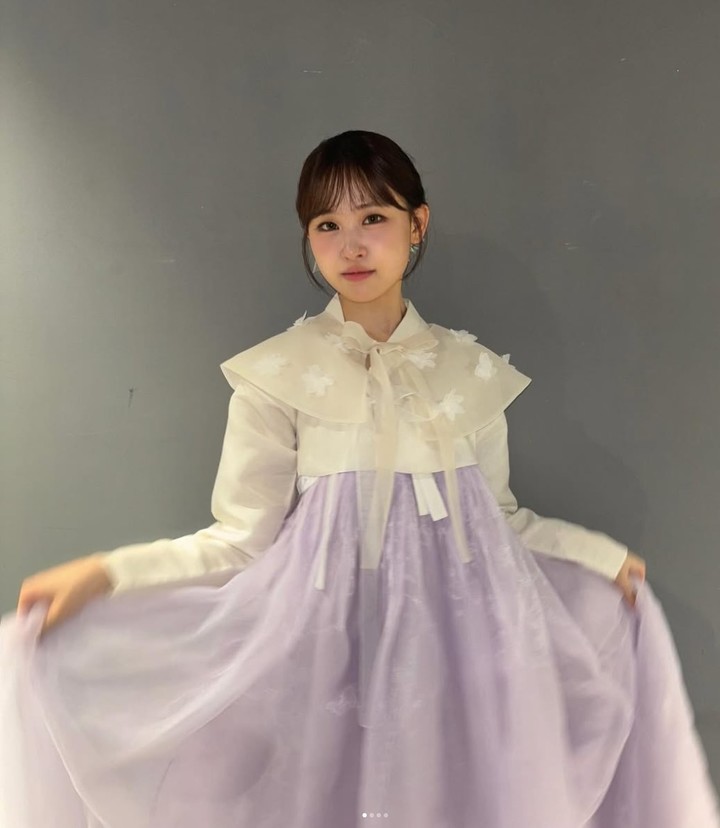 노란 수영복에 섹시한 몸매 어필하는 존예 처자