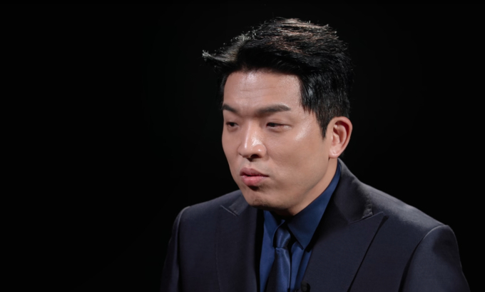 노란 수영복에 섹시한 몸매 어필하는 존예 처자