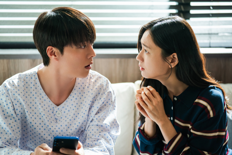 노란 수영복에 섹시한 몸매 어필하는 존예 처자