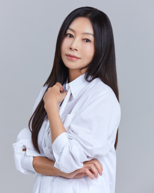 노란 수영복에 섹시한 몸매 어필하는 존예 처자