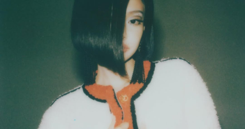 노란 수영복에 섹시한 몸매 어필하는 존예 처자