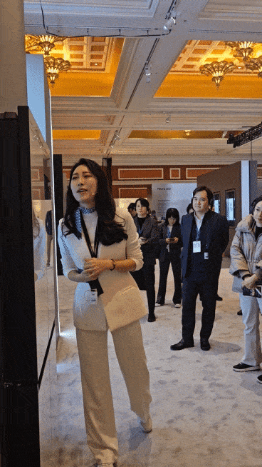 삼성전자가 CES 2026 개막 전날인 5일(현지시간) 미국 라스베이거스에서 최신 인공지능(AI) 기술이 적용된 냉장고를 선보이고 있다. 최민지 기자