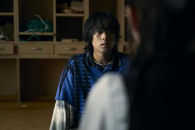 노란 수영복에 섹시한 몸매 어필하는 존예 처자