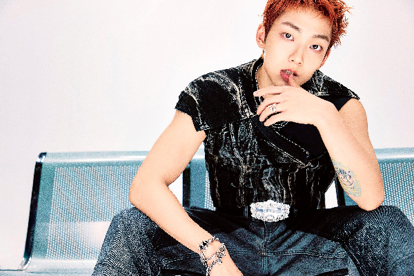 노란 수영복에 섹시한 몸매 어필하는 존예 처자