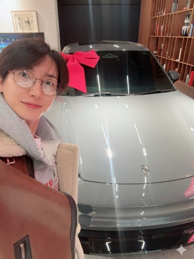 노란 수영복에 섹시한 몸매 어필하는 존예 처자