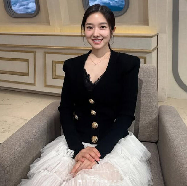 방송인 이혜성 방송 스튜디오 사진