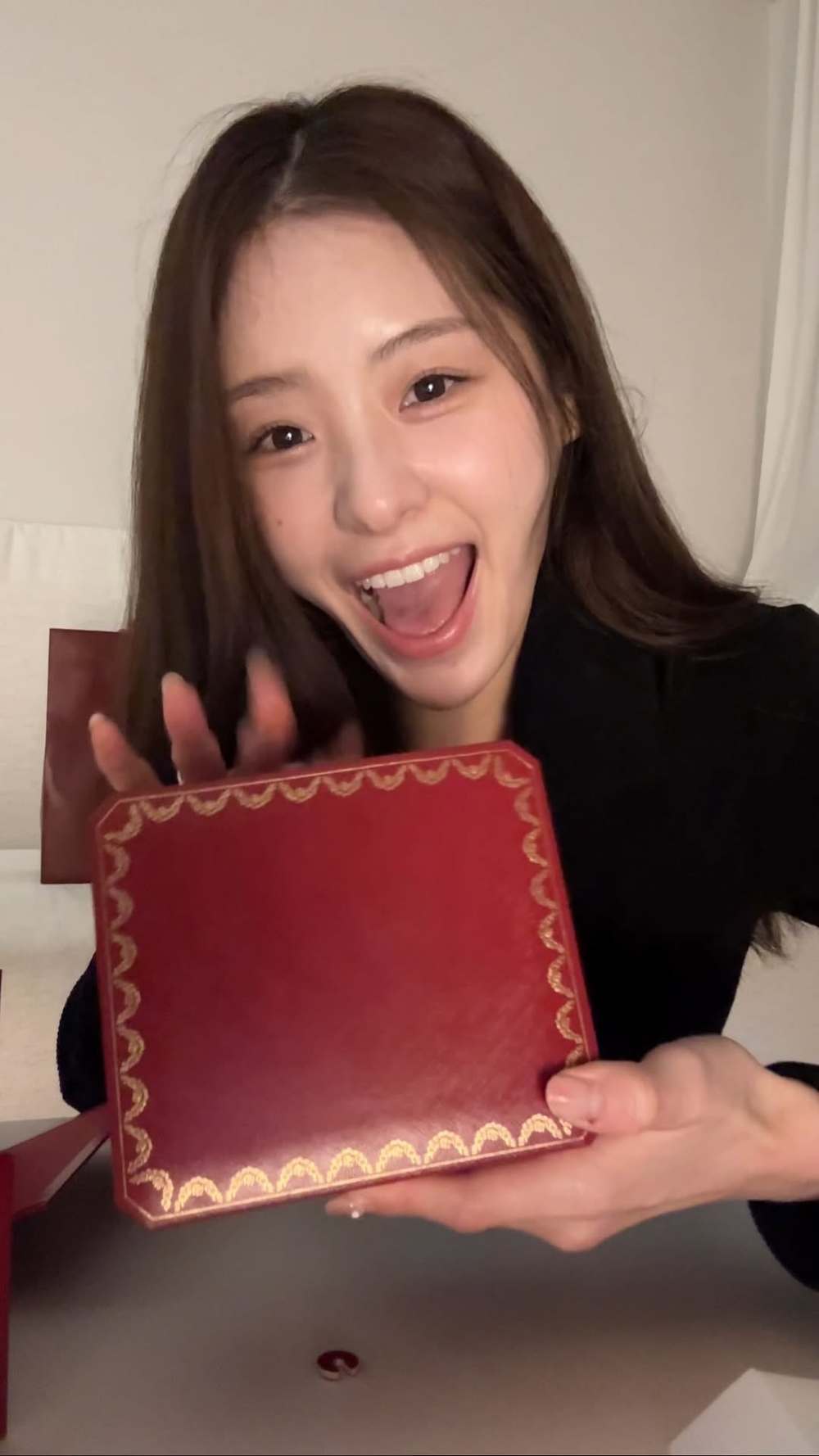 노란 수영복에 섹시한 몸매 어필하는 존예 처자