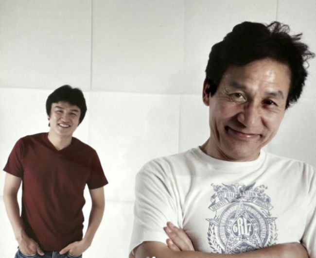 노란 수영복에 섹시한 몸매 어필하는 존예 처자