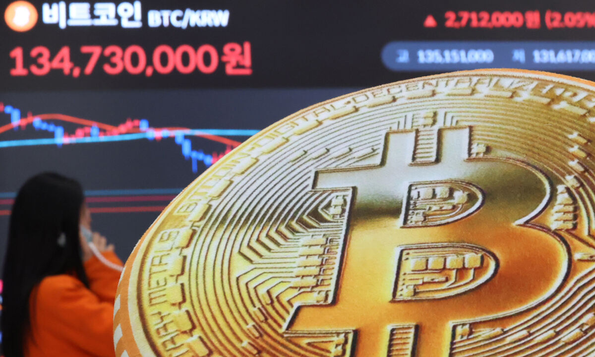 새해 상승세 탄 비트코인, 9만3000달러대 안착