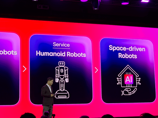 류재철 LG전자 대표(사장)가 5일(현지 시간) 미국 라스베이거스 만달레이베이 컨벤션센터에서 ‘LG 월드 프리미어’ 기조 연설을 하고 있다. 류 대표는 공감지능을 넘어 실제 행동하는 인공지능(AI) 시대를 열겠다고 선언했다. 단순히 사용자의 명령을 수행하는 단계를 지나 스스로 판단해 가사 노동을 전면 대체하는 ‘제로 레이버 홈(Zero-Labor Home)’을 구현하겠다는 의지다. 라스베이거스=서종갑 기자