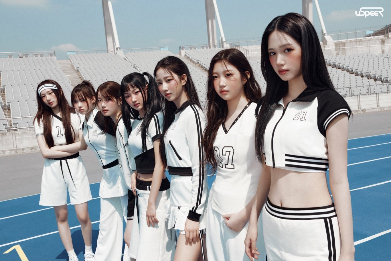 노란 수영복에 섹시한 몸매 어필하는 존예 처자