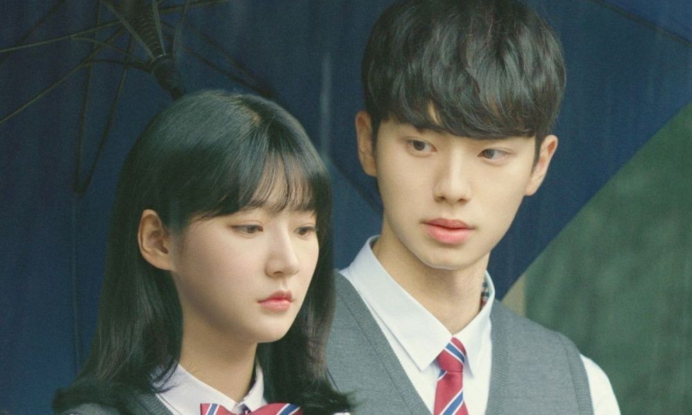 노란 수영복에 섹시한 몸매 어필하는 존예 처자