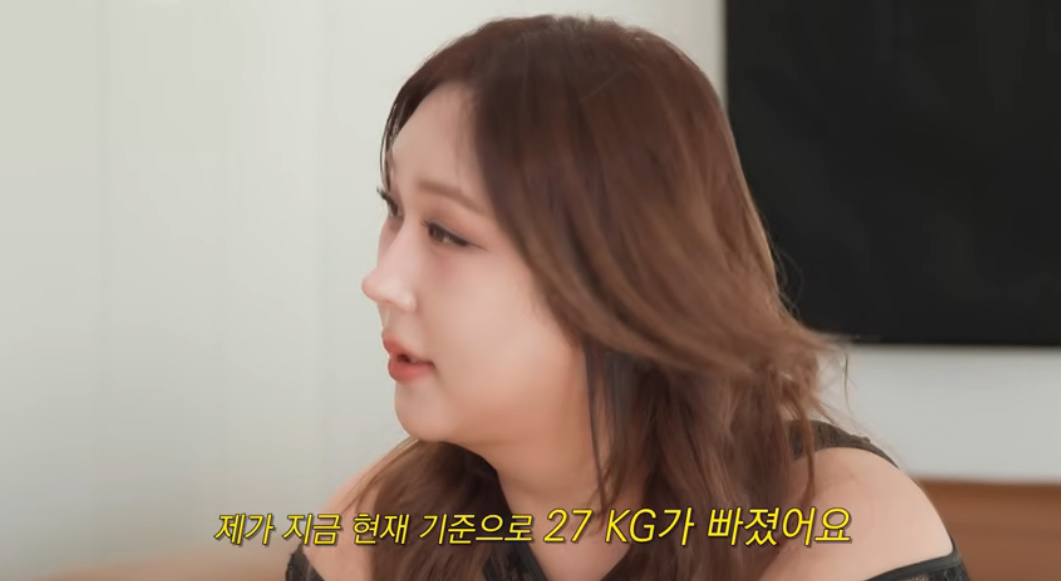 노란 수영복에 섹시한 몸매 어필하는 존예 처자