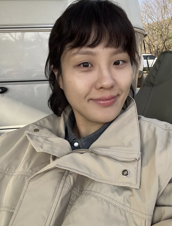 노란 수영복에 섹시한 몸매 어필하는 존예 처자