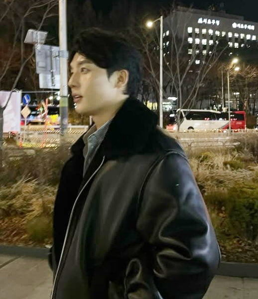 노란 수영복에 섹시한 몸매 어필하는 존예 처자