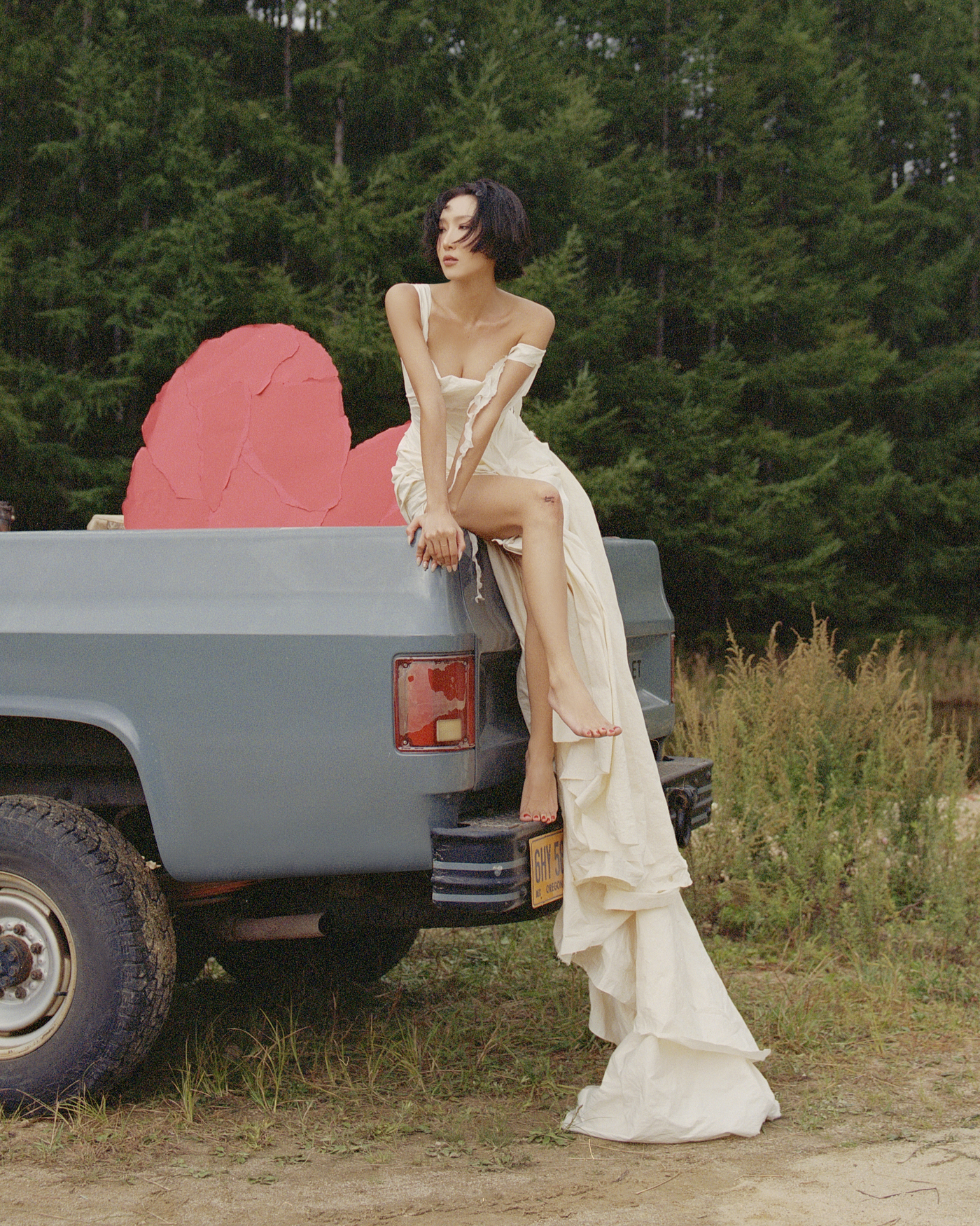 노란 수영복에 섹시한 몸매 어필하는 존예 처자