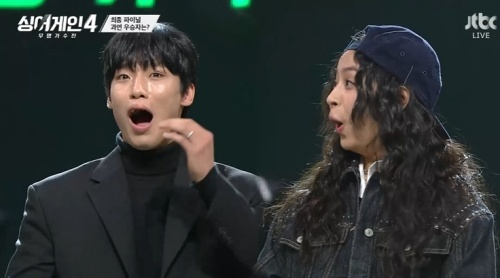 노란 수영복에 섹시한 몸매 어필하는 존예 처자