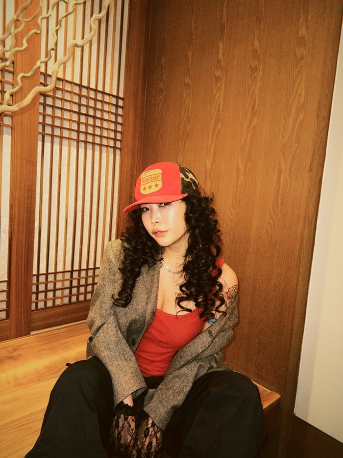 노란 수영복에 섹시한 몸매 어필하는 존예 처자