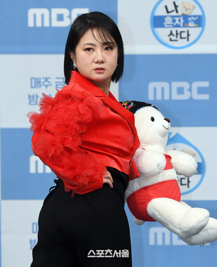 노란 수영복에 섹시한 몸매 어필하는 존예 처자