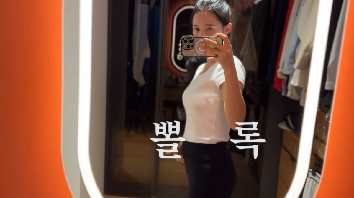 노란 수영복에 섹시한 몸매 어필하는 존예 처자