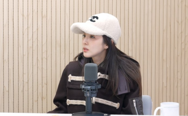 노란 수영복에 섹시한 몸매 어필하는 존예 처자