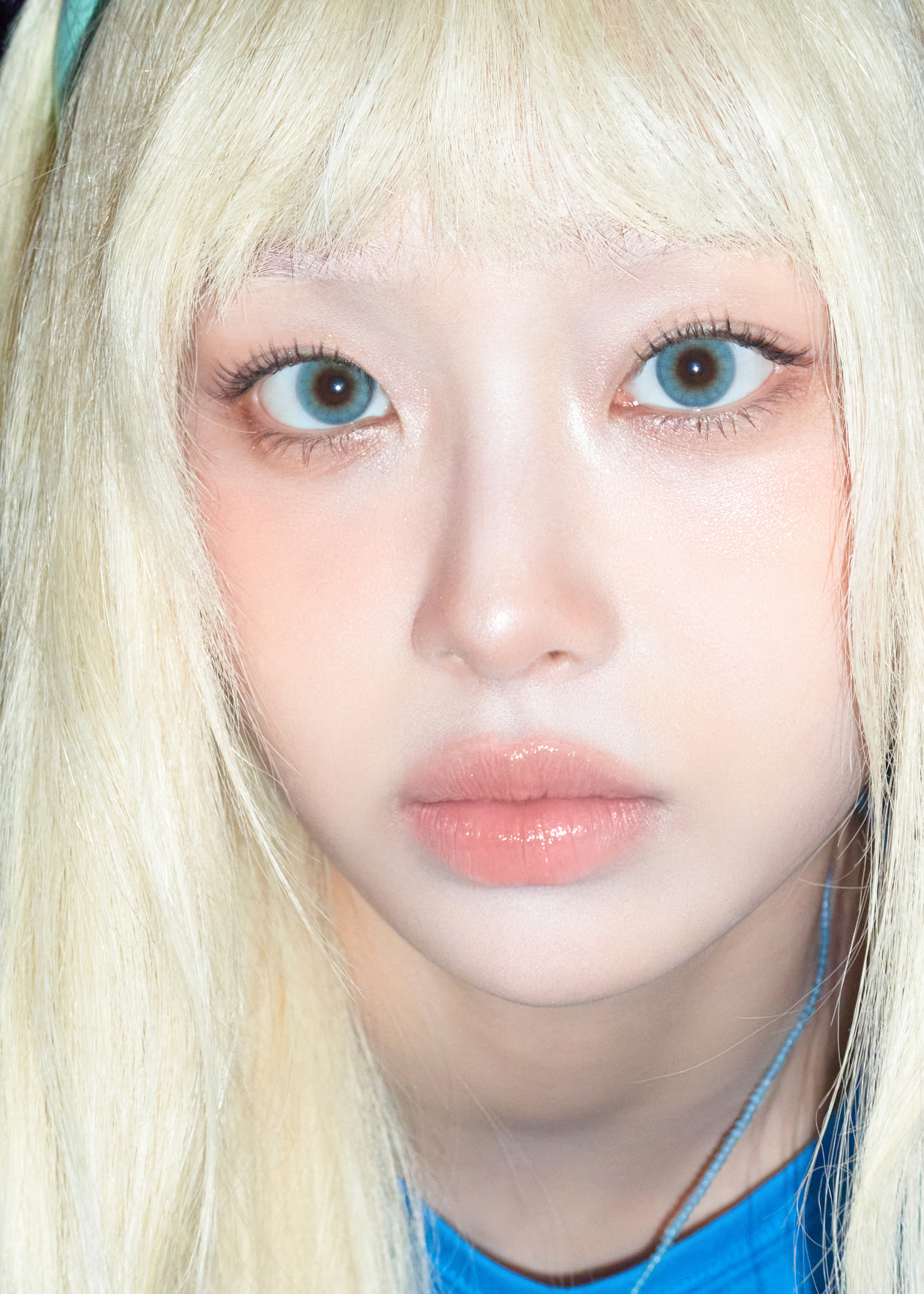 노란 수영복에 섹시한 몸매 어필하는 존예 처자