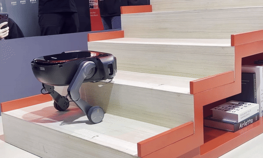 로보락 다리 달린 로봇청소기 '사로스 로버' (사진=지디넷코리아 신영빈 기자)