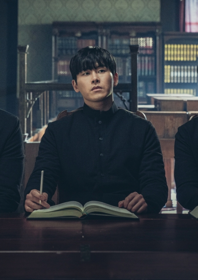 노란 수영복에 섹시한 몸매 어필하는 존예 처자