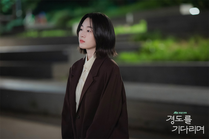 노란 수영복에 섹시한 몸매 어필하는 존예 처자