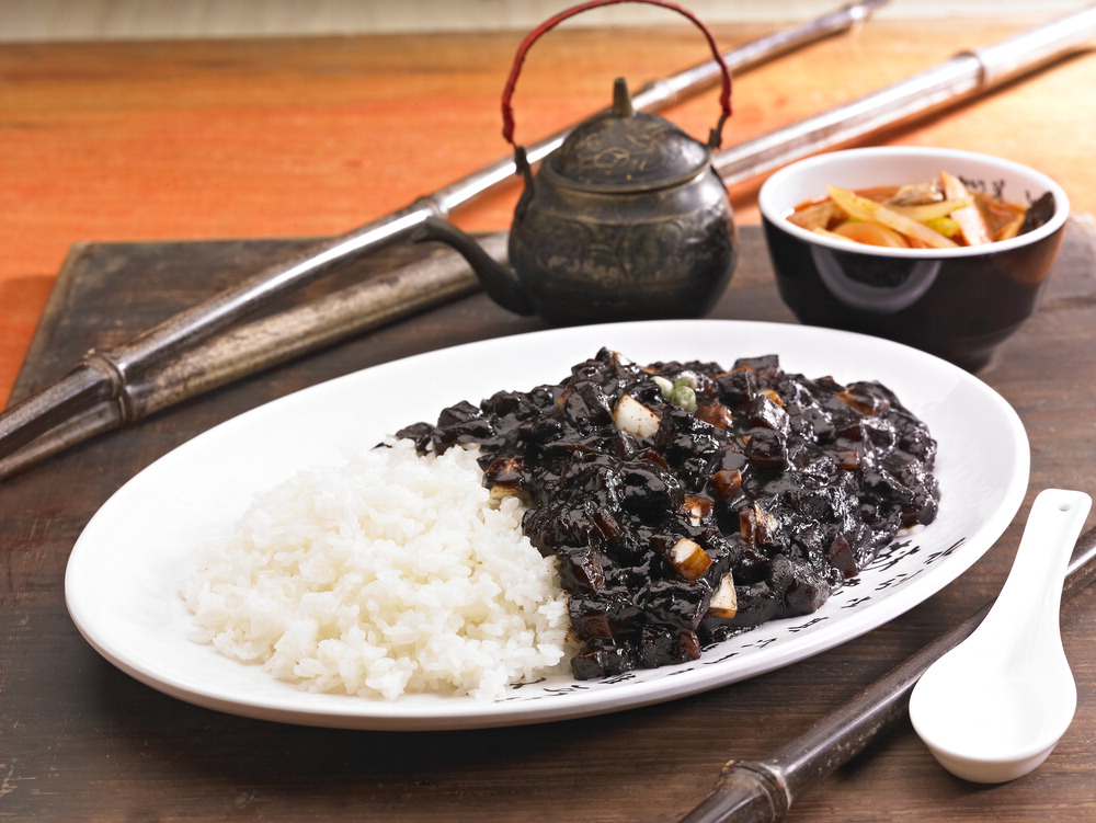 짜장밥, 1분만 돌리면 끝 … 한입 맛본 아이가 '엄지 척' [떳다! 기자평가단]